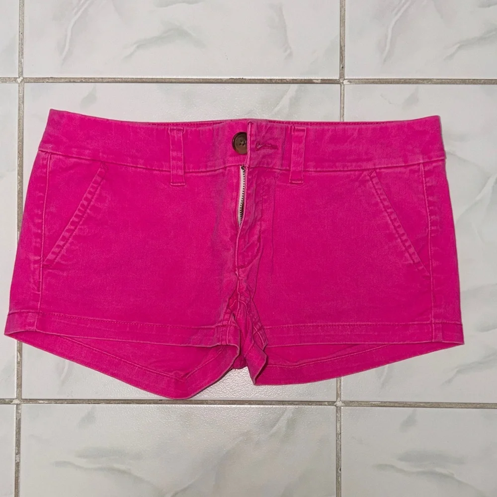 American Eagle Outfitters Bright Pink Shorts - Picture 1 of 4
